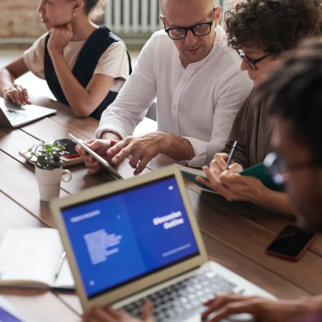 https://galileolab.kinguru.pt/wp-content/uploads/2023/07/pexels-fauxels-3184162-640x640.webp