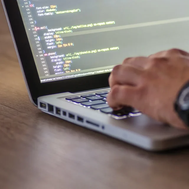 https://galileolab.kinguru.pt/wp-content/uploads/2023/07/pexels-lukas-574071-640x640.webp